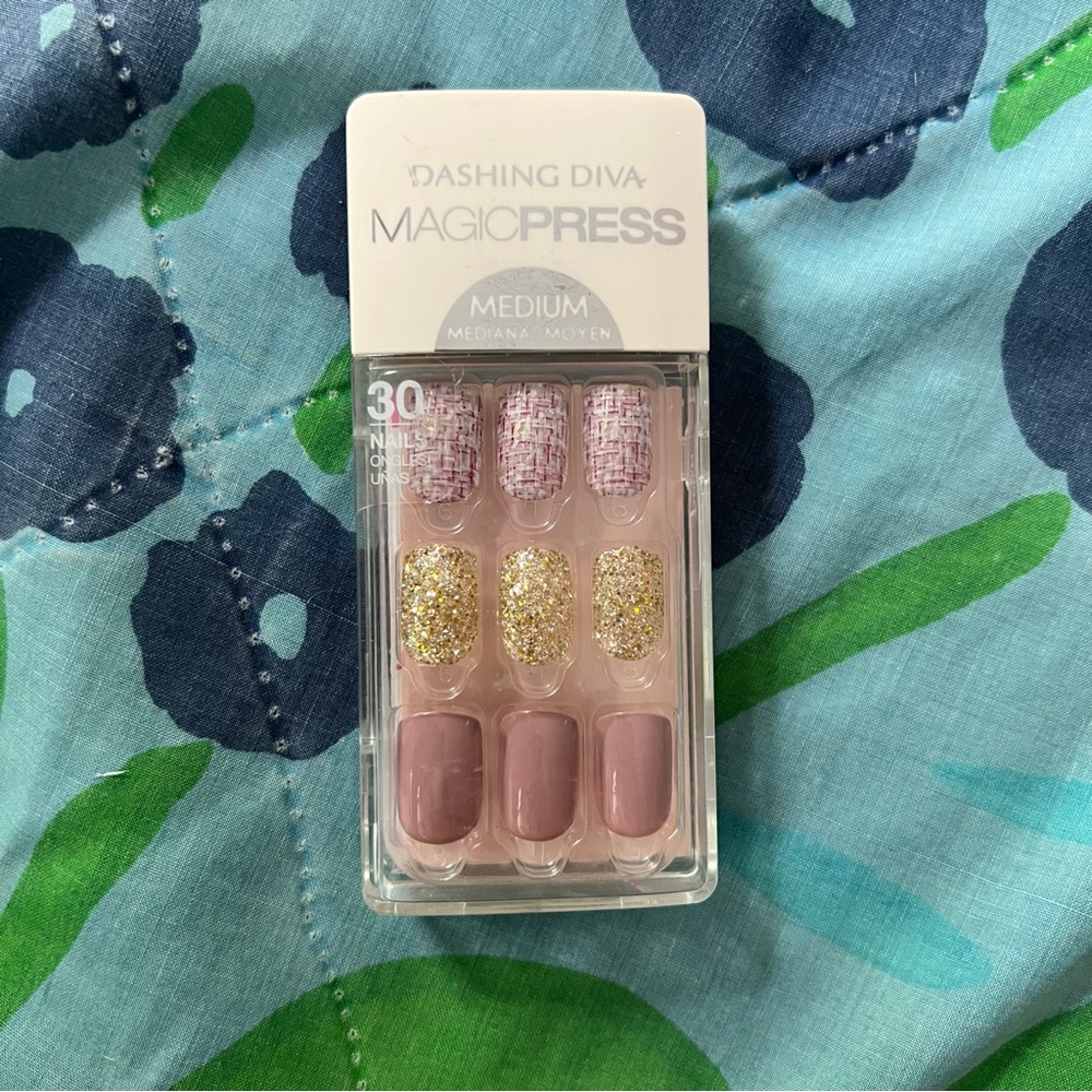 Dashing Diva Magic Press manicure